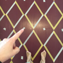 Geometrie sotto i piedi, pittura a pavimento