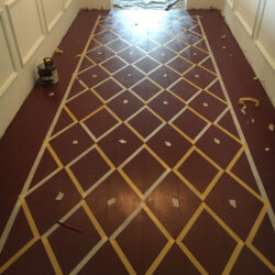 Geometrie sotto i piedi, pittura a pavimento