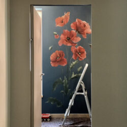 Papaveri nel blu, decorazione su parete