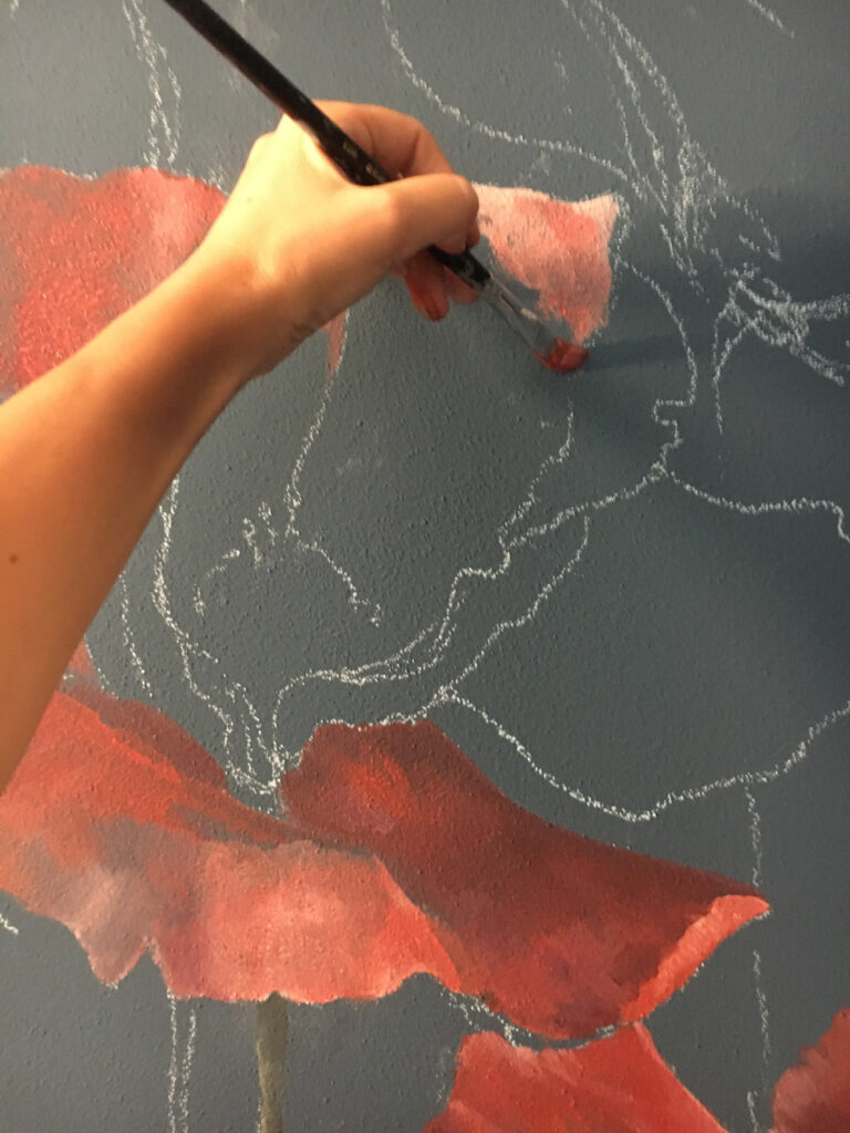 Papaveri nel blu, decorazione su parete
