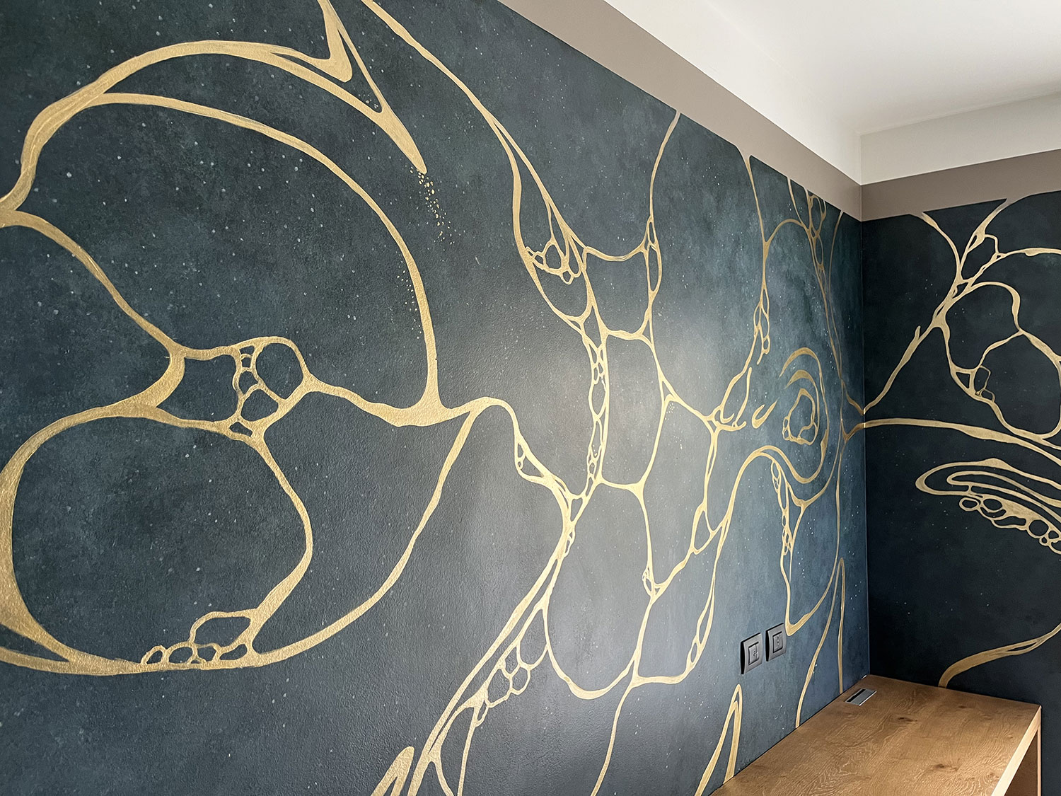 Blu oltremare e oro, decorazione a parete