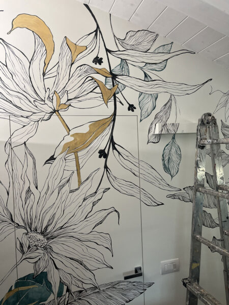 Fiori e foglie su parete